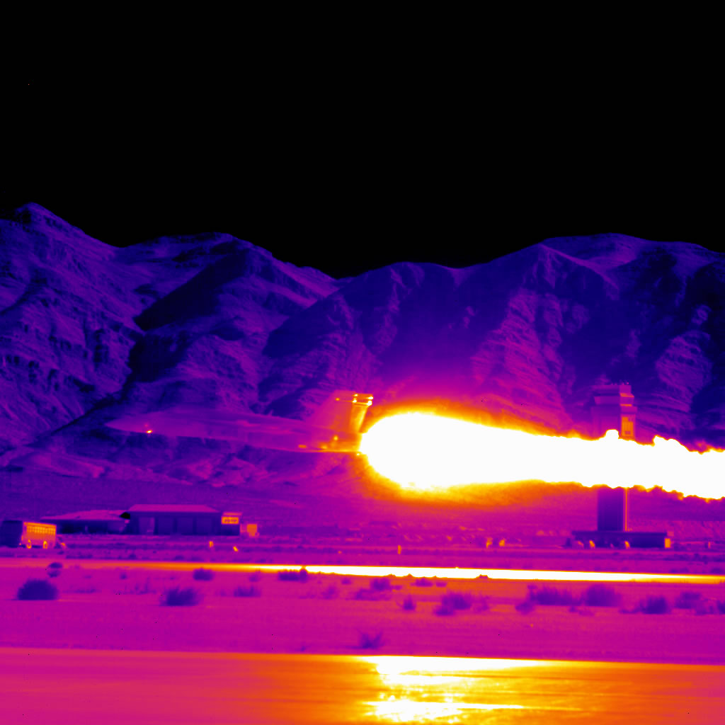 Thermographie infrarouge du décollage d'un F-18 par une FLIR SC8000
