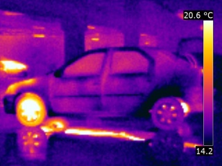 Thermogramme de profil d'une voiture