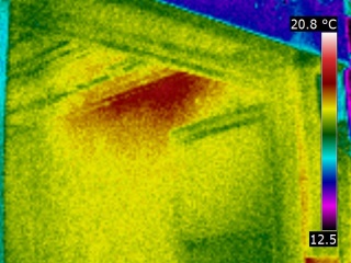 Vue thermographique du passage transersal avec un gros point chaud après l'incendie d'un resto-grill chaussée de Jolimont, La Louvière, Belgique